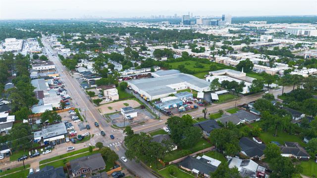 1341 Conrad Sauer Drive, Houston, TX 77043