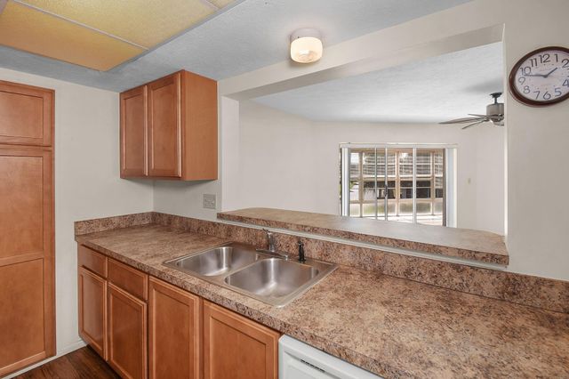 3254 SE Aster Ln J240, Stuart, FL 34994