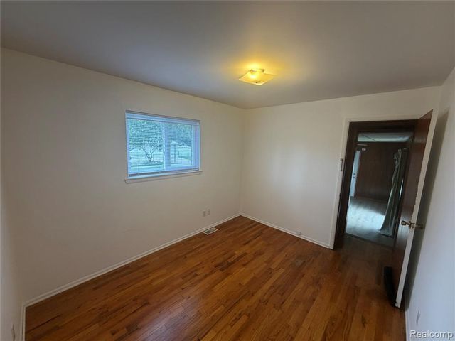 1353 Stewart Avenue, Lincoln Park, MI 48146