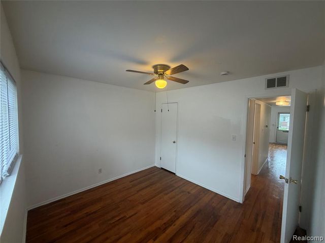 1353 Stewart Avenue, Lincoln Park, MI 48146