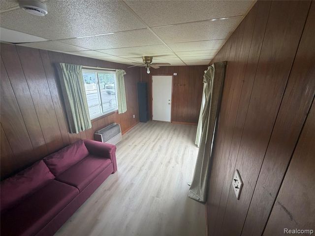 1353 Stewart Avenue, Lincoln Park, MI 48146