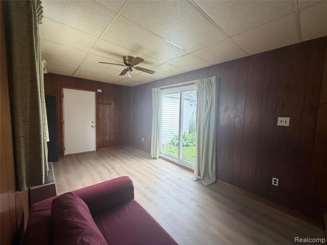 1353 Stewart Avenue, Lincoln Park, MI 48146