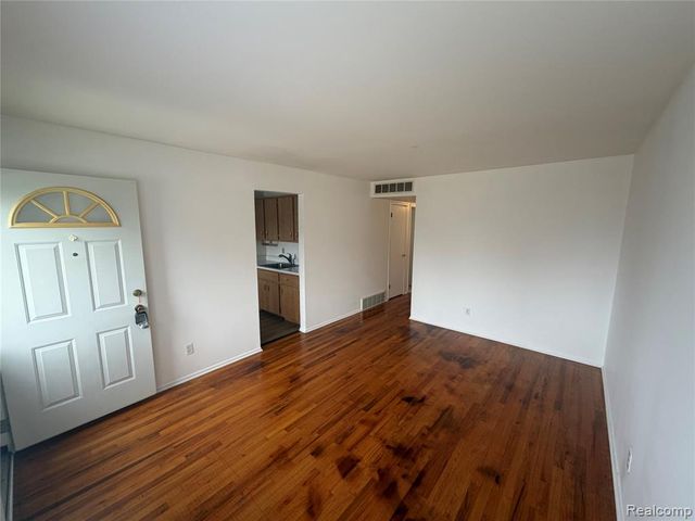 1353 Stewart Avenue, Lincoln Park, MI 48146