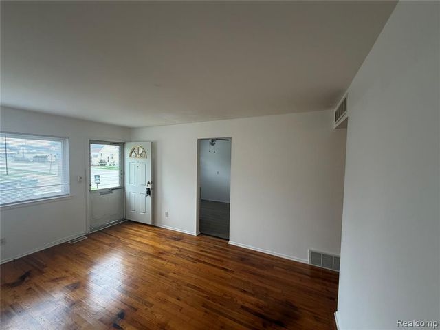 1353 Stewart Avenue, Lincoln Park, MI 48146