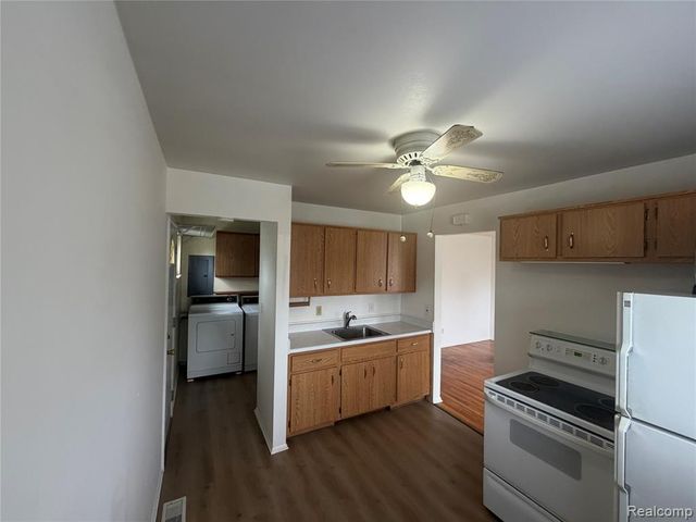 1353 Stewart Avenue, Lincoln Park, MI 48146