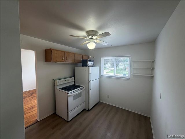 1353 Stewart Avenue, Lincoln Park, MI 48146