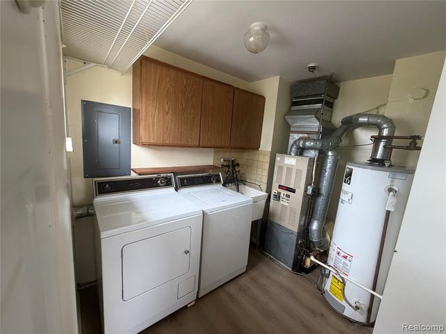 1353 Stewart Avenue, Lincoln Park, MI 48146