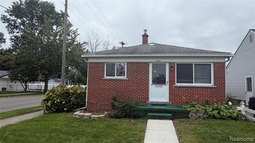 1353 Stewart Avenue, Lincoln Park, MI 48146