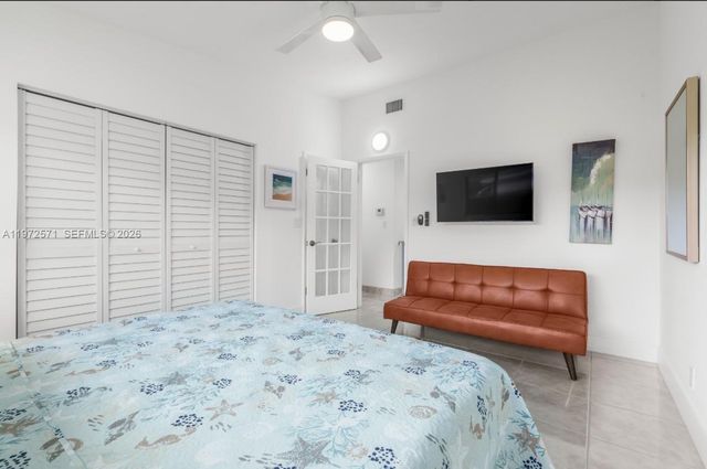 811 N Highland Dr, Hollywood, FL 33021