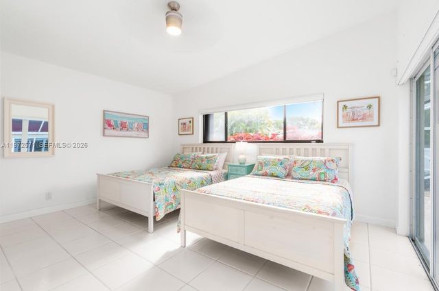 811 N Highland Dr, Hollywood, FL 33021