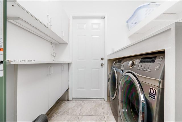 811 N Highland Dr, Hollywood, FL 33021