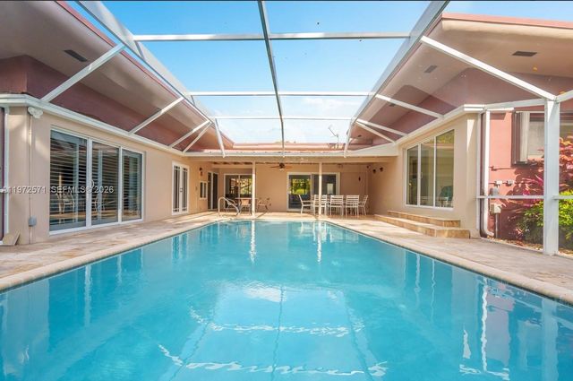 811 N Highland Dr, Hollywood, FL 33021