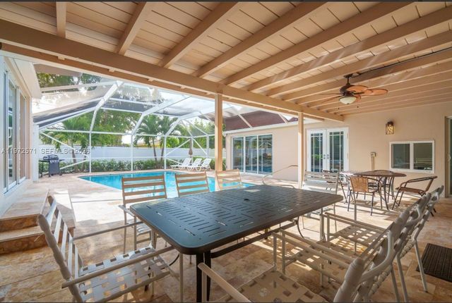 811 N Highland Dr, Hollywood, FL 33021