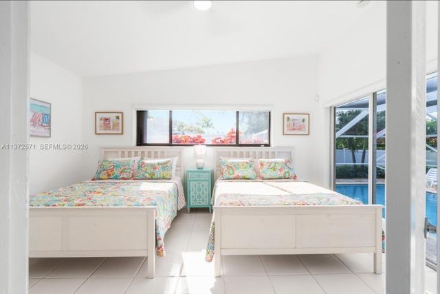 811 N Highland Dr, Hollywood, FL 33021