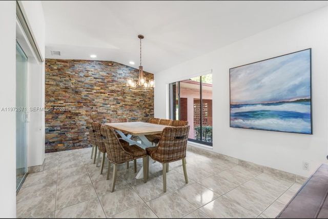 811 N Highland Dr, Hollywood, FL 33021