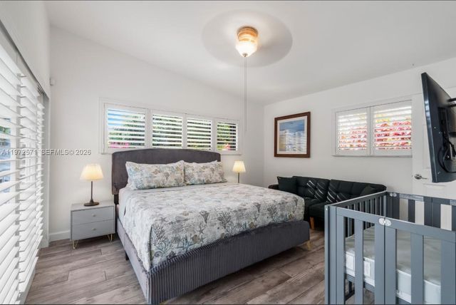 811 N Highland Dr, Hollywood, FL 33021