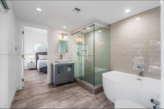 811 N Highland Dr, Hollywood, FL 33021