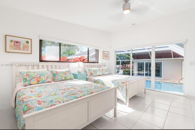 811 N Highland Dr, Hollywood, FL 33021