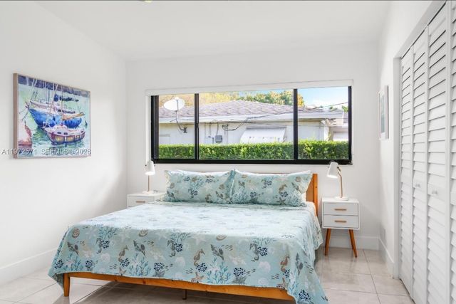 811 N Highland Dr, Hollywood, FL 33021