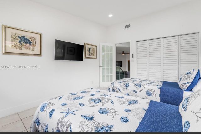 811 N Highland Dr, Hollywood, FL 33021