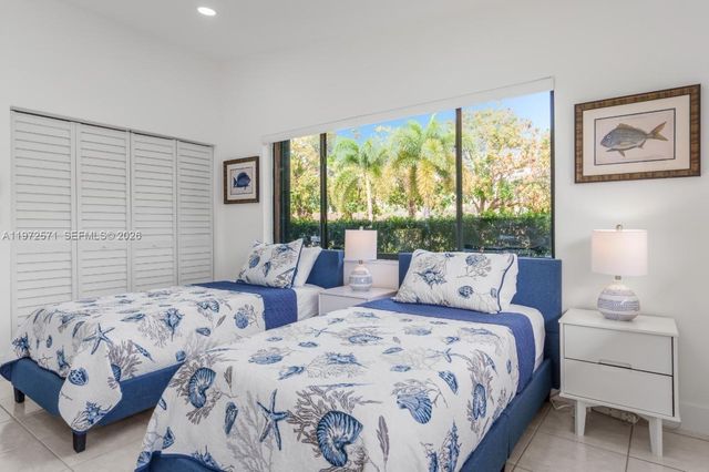 811 N Highland Dr, Hollywood, FL 33021