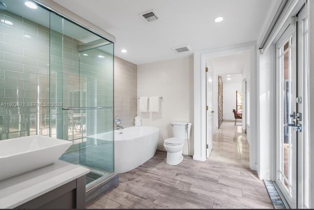 811 N Highland Dr, Hollywood, FL 33021