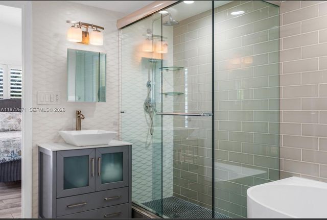 811 N Highland Dr, Hollywood, FL 33021