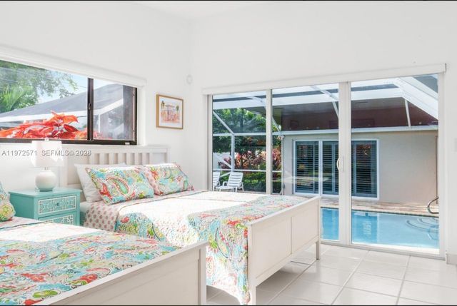 811 N Highland Dr, Hollywood, FL 33021