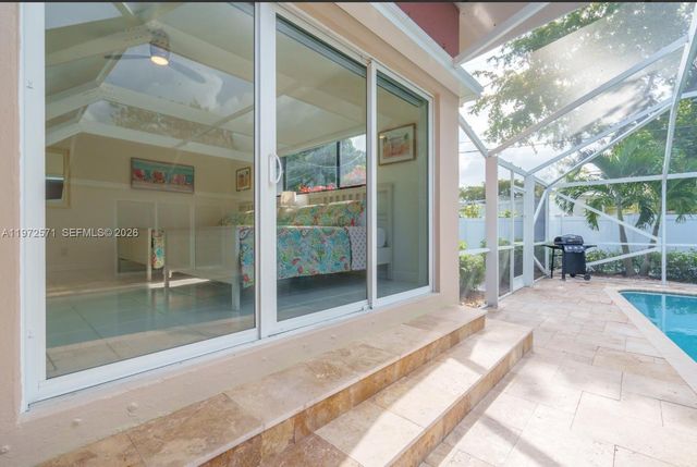 811 N Highland Dr, Hollywood, FL 33021