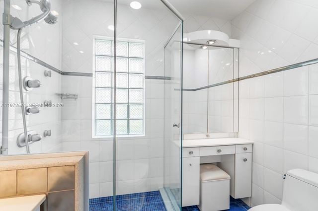 811 N Highland Dr, Hollywood, FL 33021