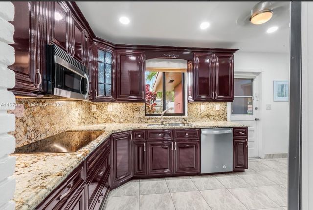 811 N Highland Dr, Hollywood, FL 33021