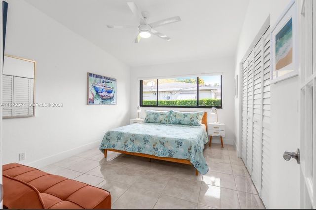 811 N Highland Dr, Hollywood, FL 33021