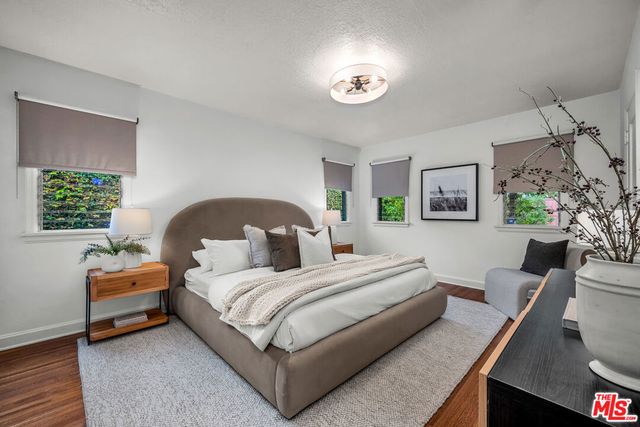 564 N Irving Boulevard, Los Angeles, CA 90004