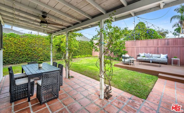 564 N Irving Boulevard, Los Angeles, CA 90004