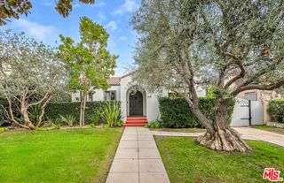 564 N Irving Boulevard, Los Angeles, CA 90004
