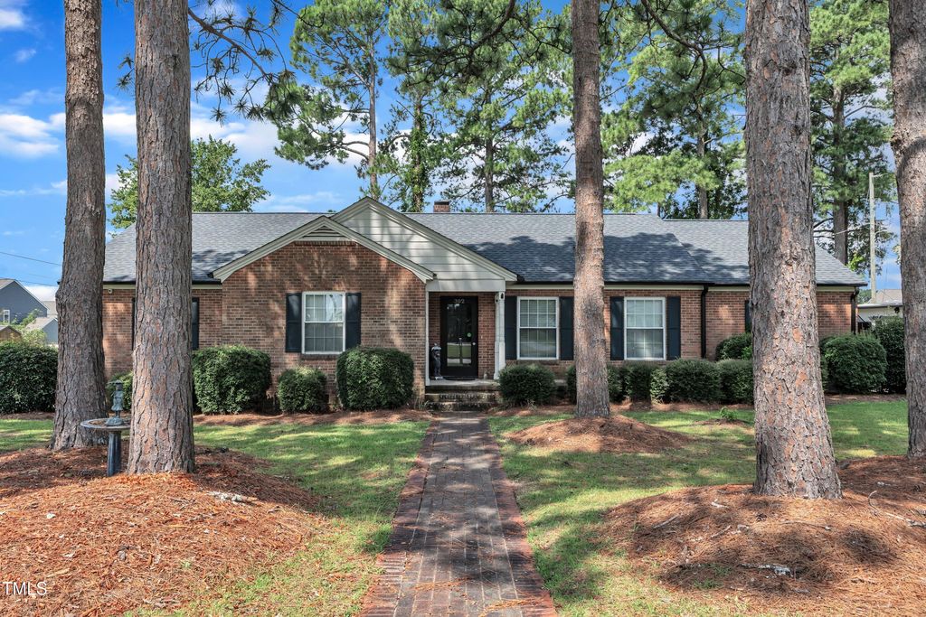 302 S Pine Street, Benson, NC 27504