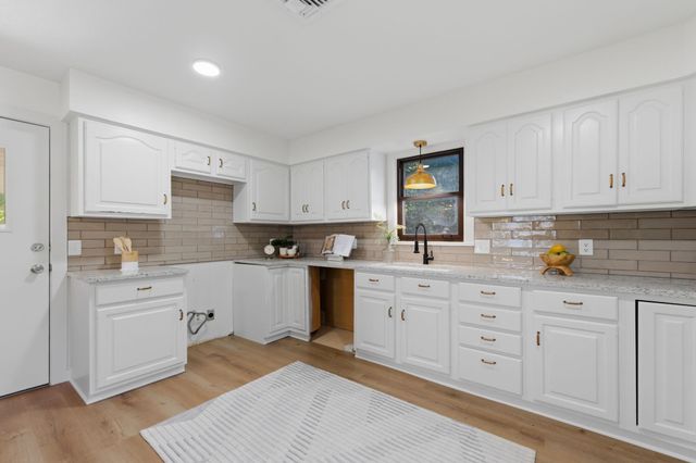 2201 E Stadium Drive, Wichita, KS 67214