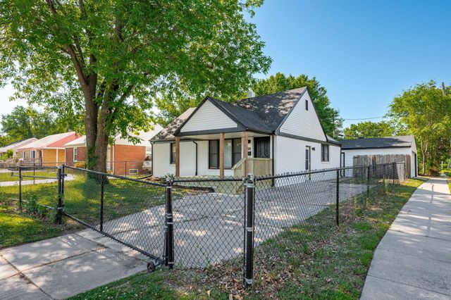 2201 E Stadium Drive, Wichita, KS 67214