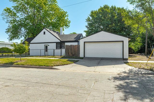 2201 E Stadium Drive, Wichita, KS 67214