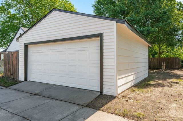 2201 E Stadium Drive, Wichita, KS 67214
