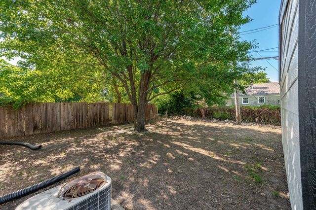 2201 E Stadium Drive, Wichita, KS 67214