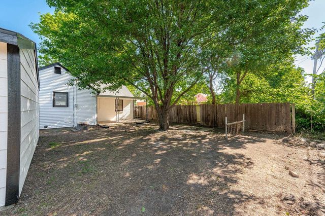 2201 E Stadium Drive, Wichita, KS 67214