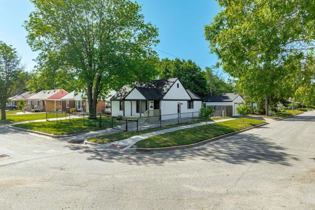 2201 E Stadium Drive, Wichita, KS 67214