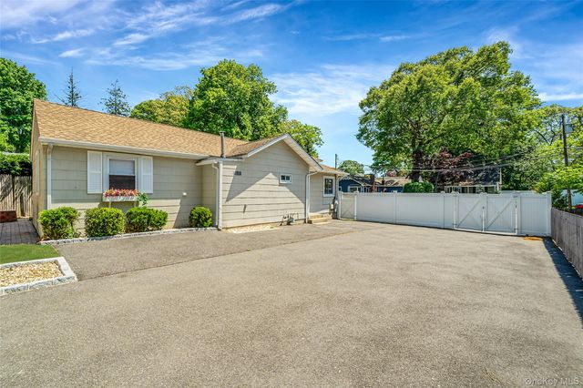 21 Forest Street, Ronkonkoma, NY 11779