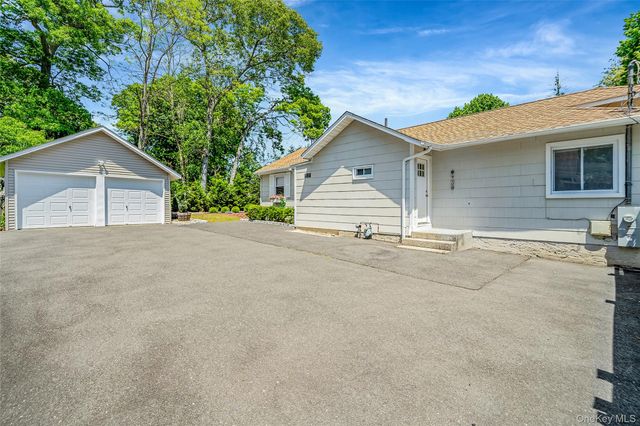 21 Forest Street, Ronkonkoma, NY 11779