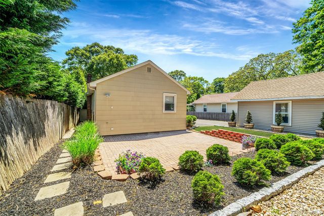 21 Forest Street, Ronkonkoma, NY 11779