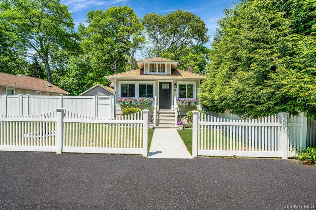 21 Forest Street, Ronkonkoma, NY 11779