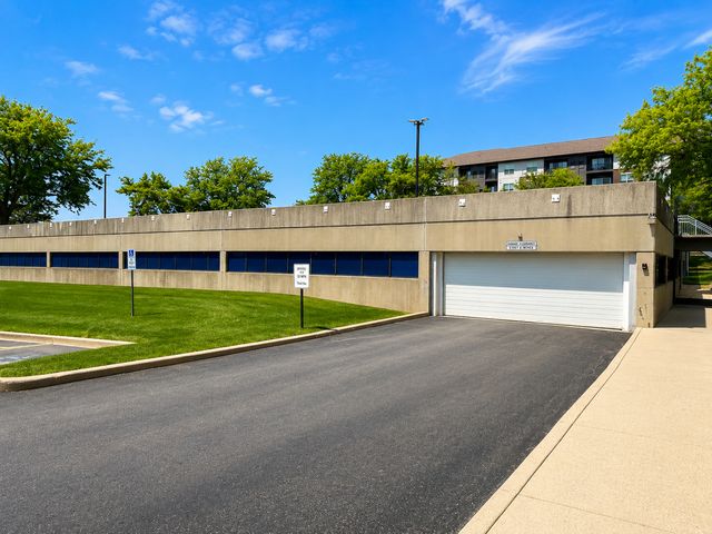 2005 S Finley Road 612, Lombard, IL 60148