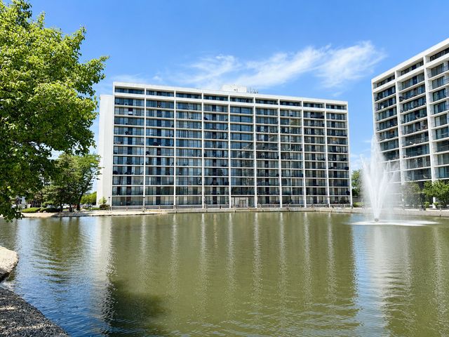2005 S Finley Road 612, Lombard, IL 60148