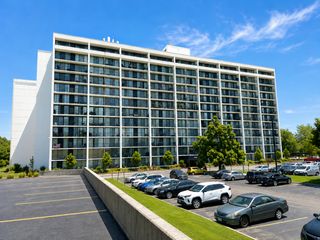 2005 S Finley Road 612, Lombard, IL 60148